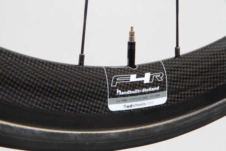 FFWD F4R 240S with DARC 新エアロテクノロジー採用で空力性能を高めた